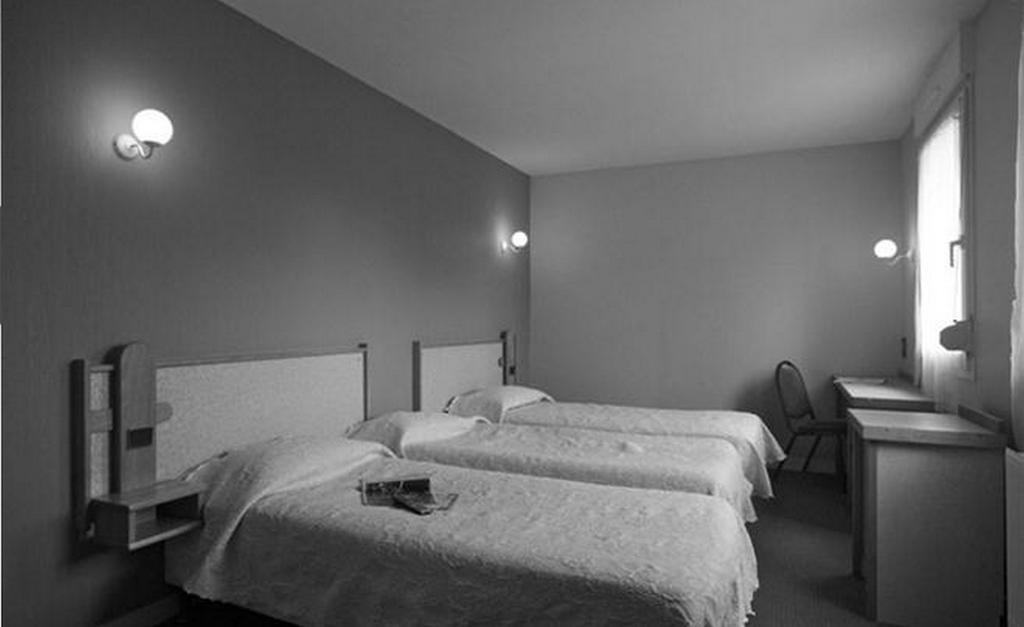 Hotel-Restaurant De L'Abbaye Plancoët Oda fotoğraf